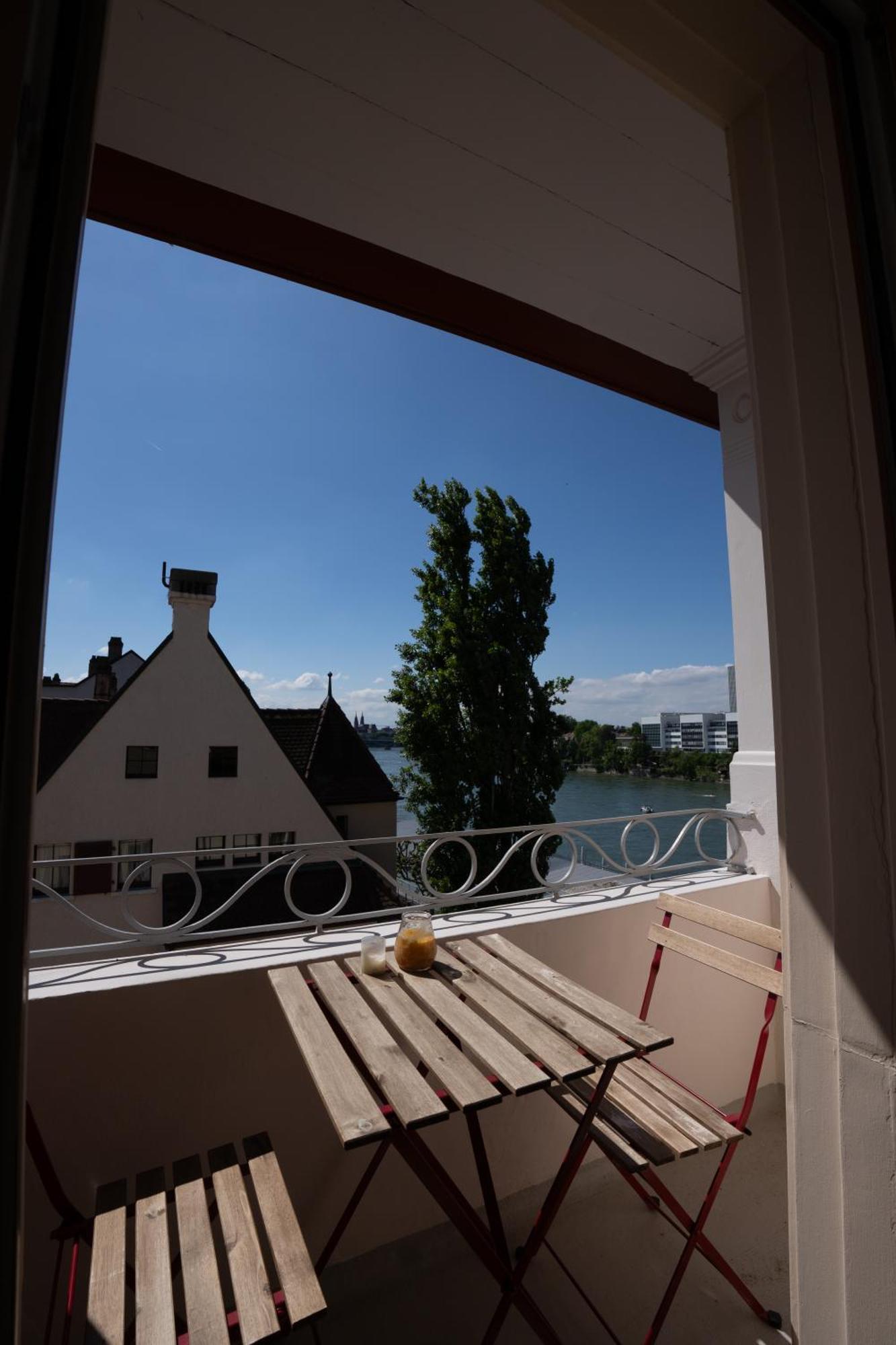 Charmante Altbauwohnung Am Rhein Basel Exterior photo